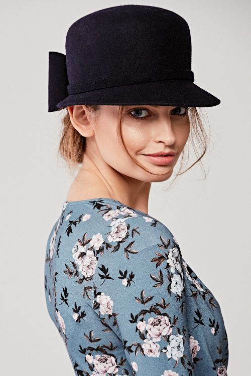 Kapelusz z kokardą granatowy