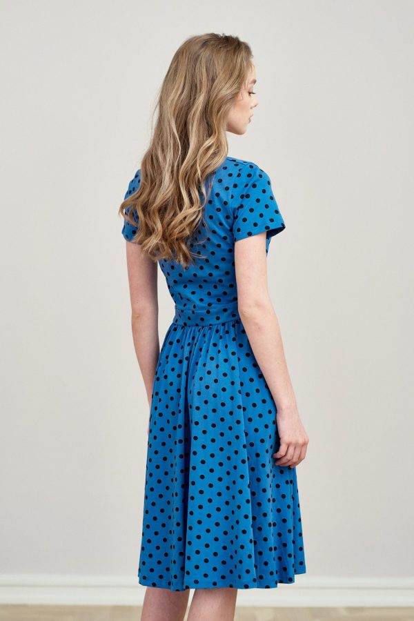 Sukienka Larissa ciemnoniebieska w kropki krótki rękaw