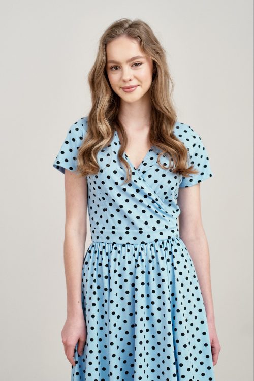 Sukienka Larissa błękitna w kropki krótki rękaw