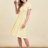 Sukienka Polo marszczona jasnożółta krótki rękaw
