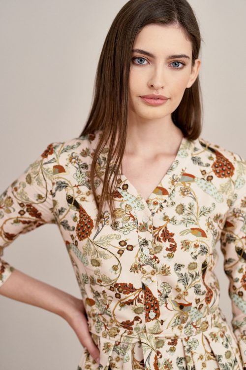Sukienka Alodia Pavo pudrowa