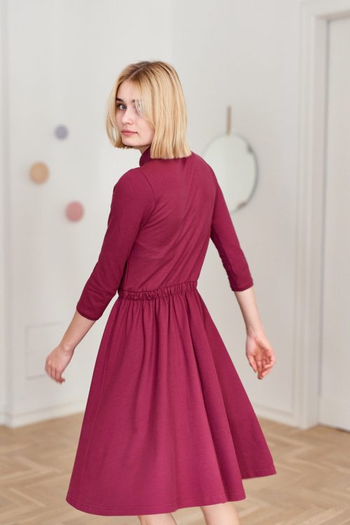 Sukienka Polo ciemnoróżowa – z gumką
